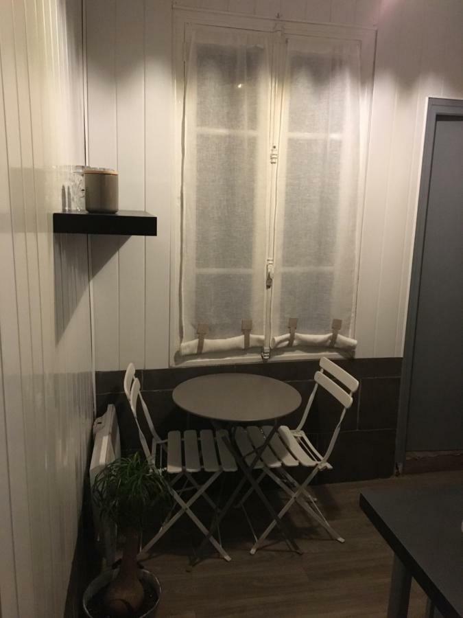 Studio Avec Mezzanine A 5 Min Des Arenes Et De La Gare Hotell Nîmes Exteriör bild