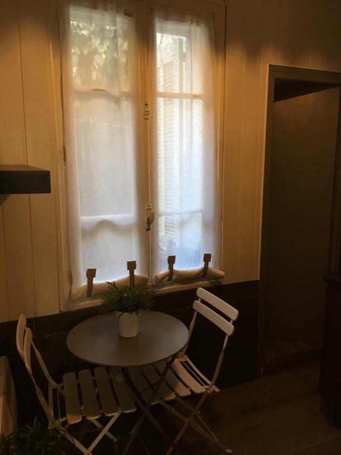 Studio Avec Mezzanine A 5 Min Des Arenes Et De La Gare Hotell Nîmes Exteriör bild