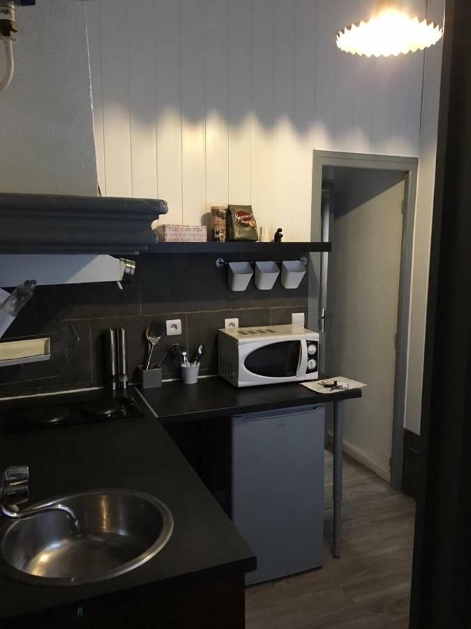 Studio Avec Mezzanine A 5 Min Des Arenes Et De La Gare Hotell Nîmes Exteriör bild